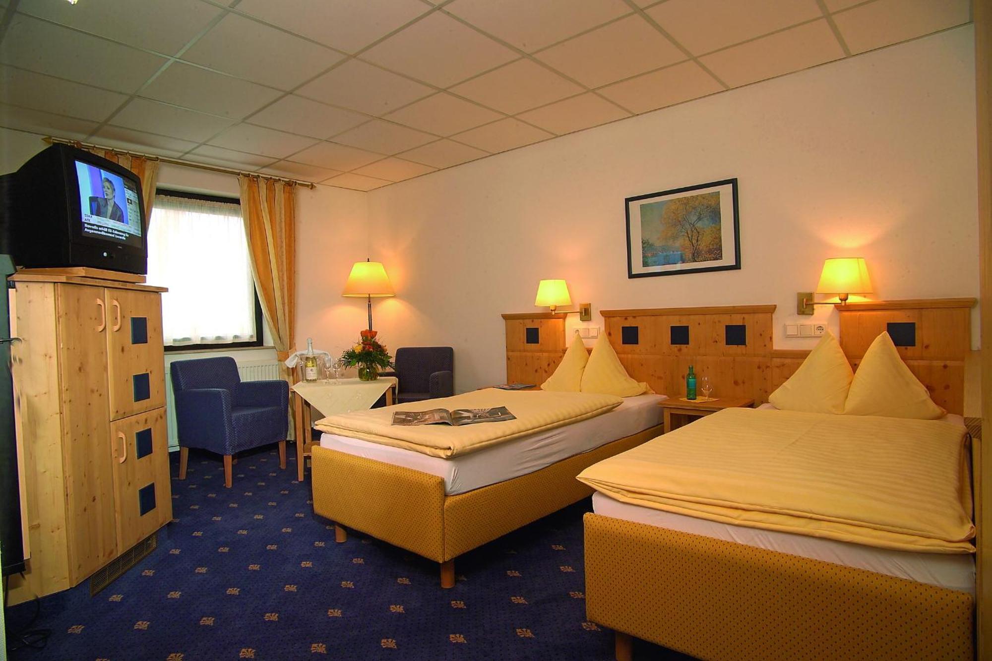 Hotel Zum Loewen Мёрфэльден-Вальдорф Экстерьер фото